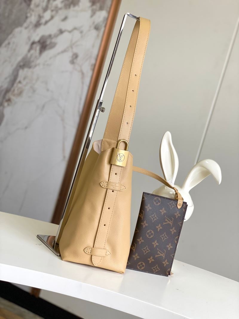 Louis Vuitton Hobo Bags